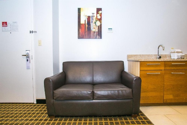 Pointe Plaza Hotel image 25